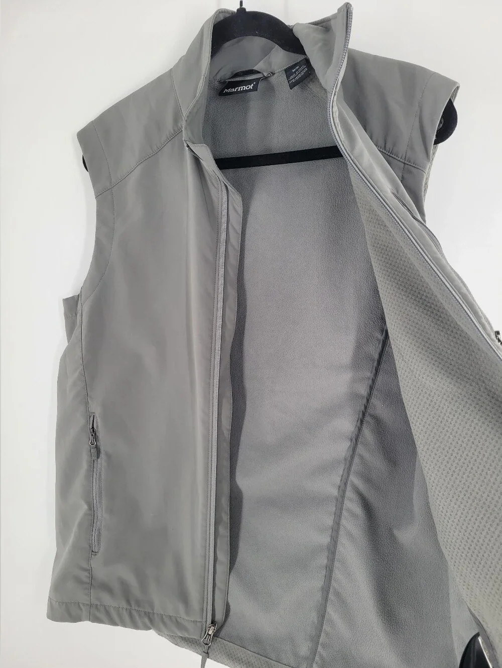 Marmot Men's Light Gray Softshell Vest with Zipper Pockets Size M